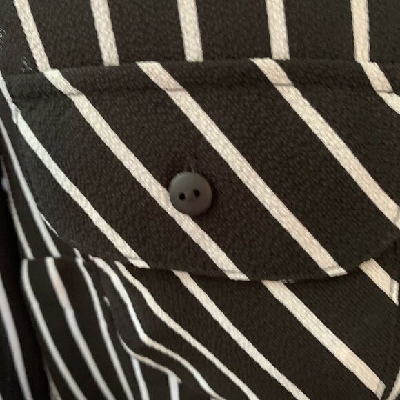 Black and off-white, long-sleeved blouse - Picture 5 of 5